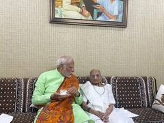 खिचड़ी खाने से लेकर, साथ टीवी देखने तक.... मां हीराबेन के साथ प्रधानमंत्री की हर वो तस्वीर जो छा गईं