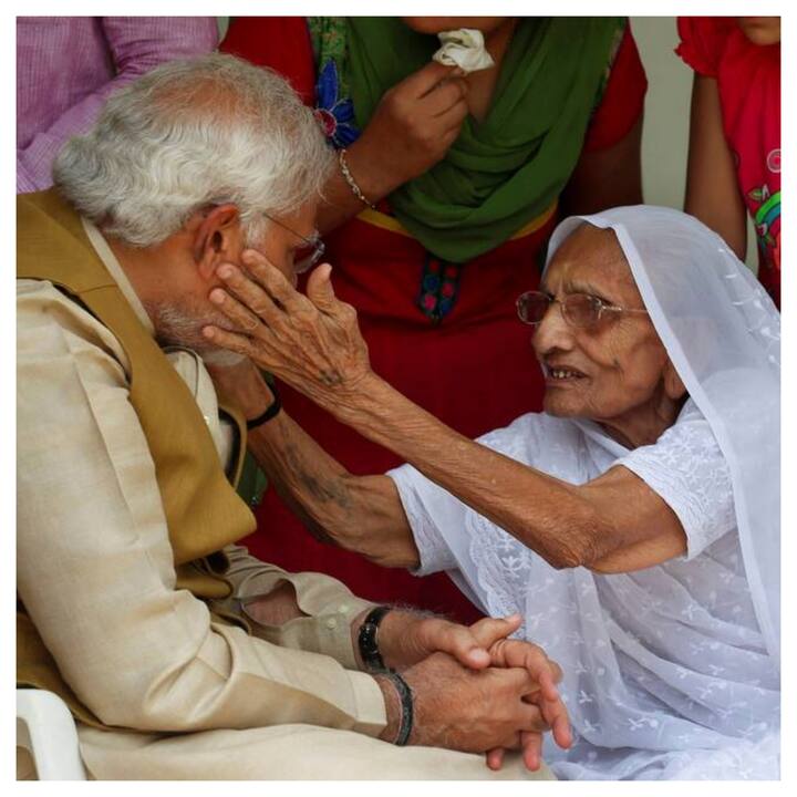 PM Modi Mother Passes Away : पंतप्रधान नरेंद्र मोदी (PM Narendra Modi) यांच्या आई हिराबेन मोदी यांचं निधन झालं आहे.