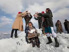 'ਧਰਤੀ 'ਤੇ ਸਵਰਗ ਹੈ ਤਾਂ ਕਸ਼ਮੀਰ 'ਚ', ਬਰਫਬਾਰੀ ਦੀਆਂ ਤਾਜ਼ਾ ਤਸਵੀਰਾਂ ਦੇਖ ਕੇ ਹੋ ਜਾਵੇਗਾ ਯਕੀਨ