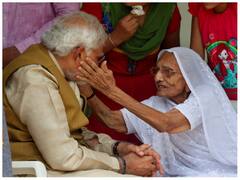 100 साल की उम्र में भी कुछ खिलाने के बाद प्यार से पीएम मोदी का मुंह पोछती थीं हीराबेन