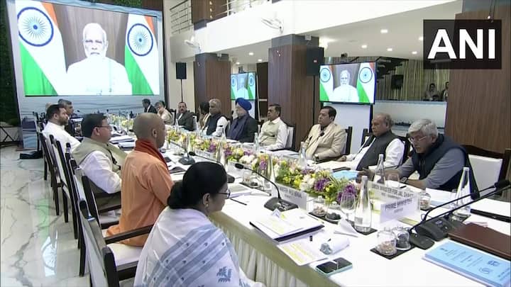 आईचे निधन झाले तरी पंतप्रधानांच्या नियोजित कार्यक्रमात खंड पडणार नाही असे पंतप्रधान कार्यालयातून सांगण्यात आलं .