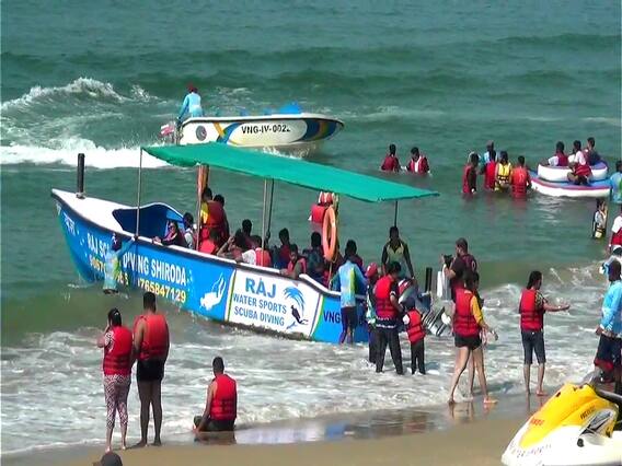 नववर्षानिमित्त तळकोकणातील समुद्रकिनारे हाऊसफुल्ल