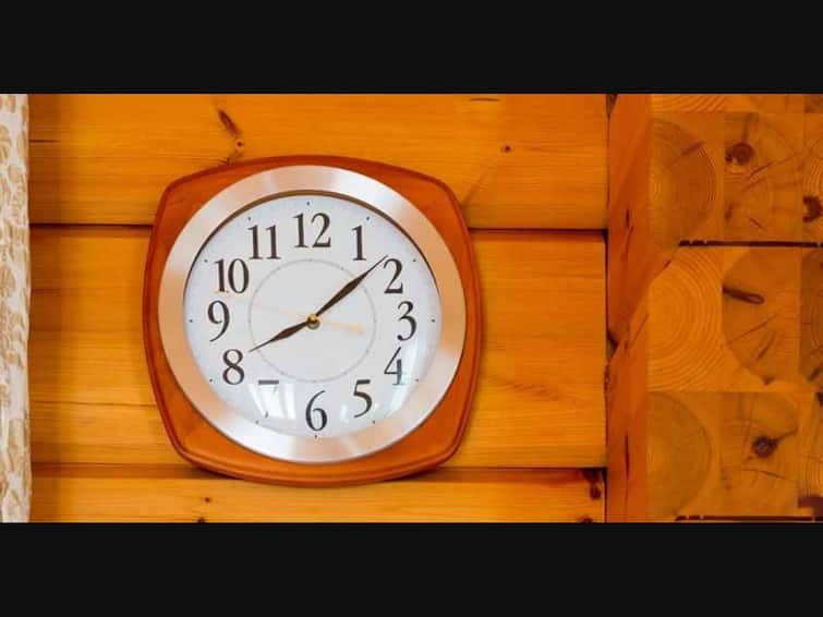 Vastu Tips 2023 : Not only the direction of the clock, color and shape also have an effect, know what kind of clock will be installed. Vastu Tips 2023 : ਘੜੀ ਦੀ ਦਿਸ਼ਾ ਹੀ ਨਹੀਂ, ਰੰਗ ਅਤੇ ਆਕਾਰ ਦਾ ਵੀ ਪੈਂਦਾ ਹੈ ਪ੍ਰਭਾਵ, ਜਾਣੋ ਕਿਹੋ-ਜਿਹੀ ਘੜੀ ਲਗਾਉਣੀ ਰਹੇਗੀ ਸ਼ੁਭ