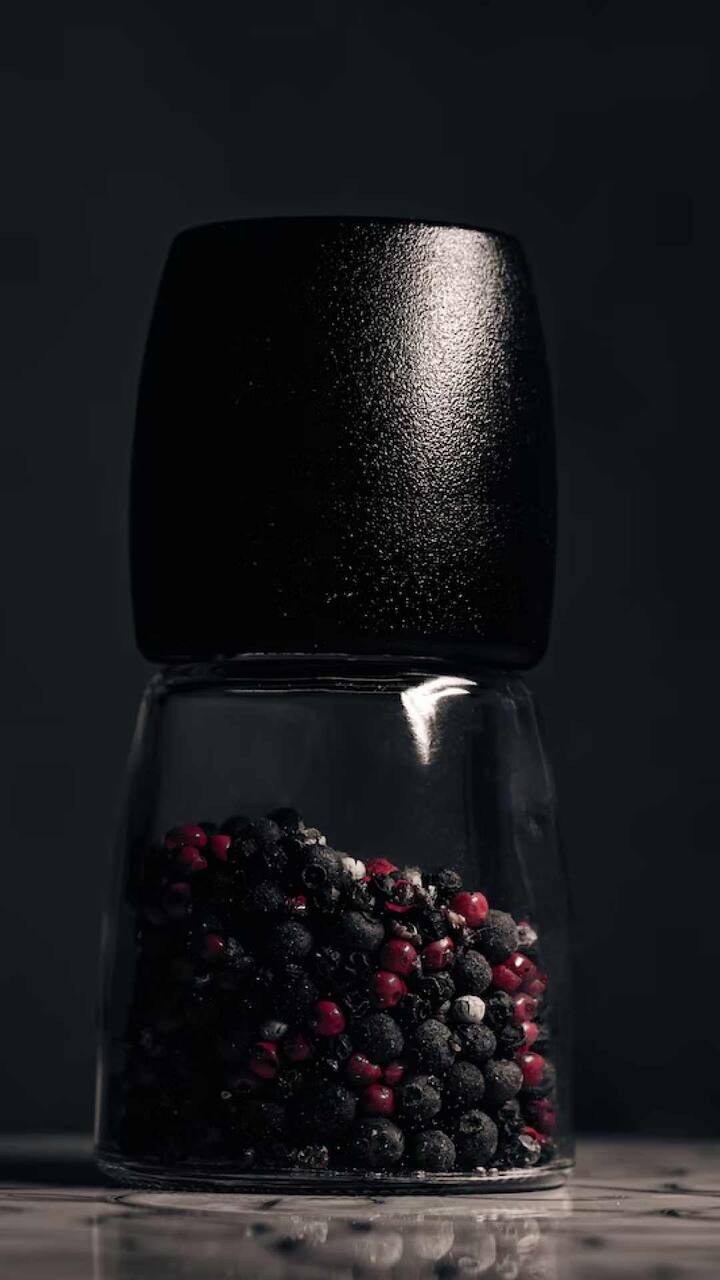 जर तुम्ही रोज काळी मिरी खाल्ल्यास तुम्ही अनेक मौसमी आजारांपासून स्वतःचा बचाव करू शकता.