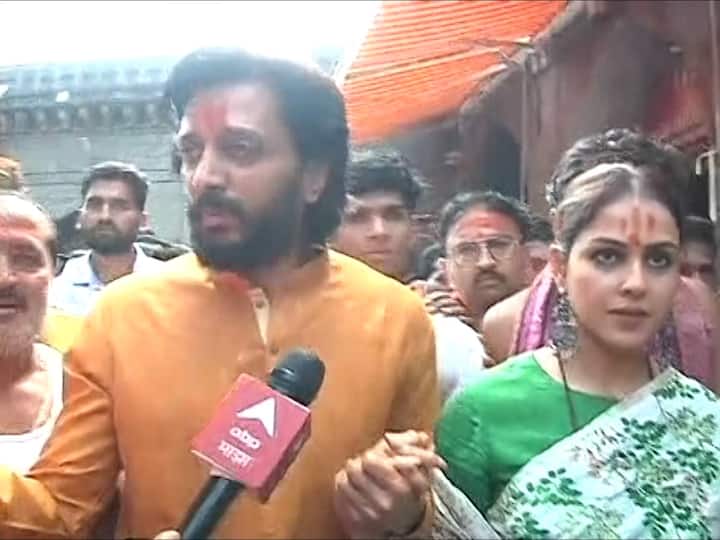 तुळजाभवानी मातेच्या शाकंभरी उत्सवानिमित्ताने रितेश देशमुख आणि जिनिलिया तुळजाभवानीच्या दर्शनाला आले होते.