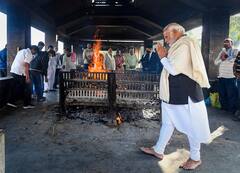 हिराबा पंचतत्वात विलीन... PMमोदींनी पार्थिवाला दिला खांदा, जड अंतःकरणाने दिला मुखाग्नी, PHOTOS