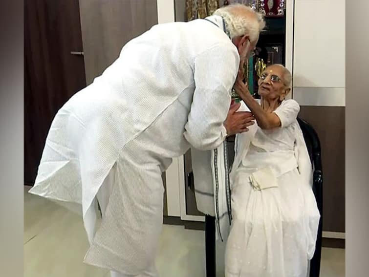 PM Modi, Rajnath, Heeraben Modi, UP CM Yogi Adityanath Among Others Express Grief After PM Modi's Mother Heeraben Passes Away