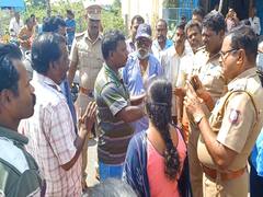 ஆண்டியூர் வாய்க்காலை தூர்வார கூறி  சீர்காழியில் மக்கள் சாலைமறியல்