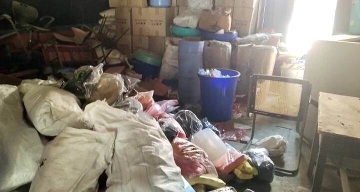 प्लॅस्टिक पिशव्या वापरणाऱ्यांवर दंडात्मक कारवाई करण्यात आली.