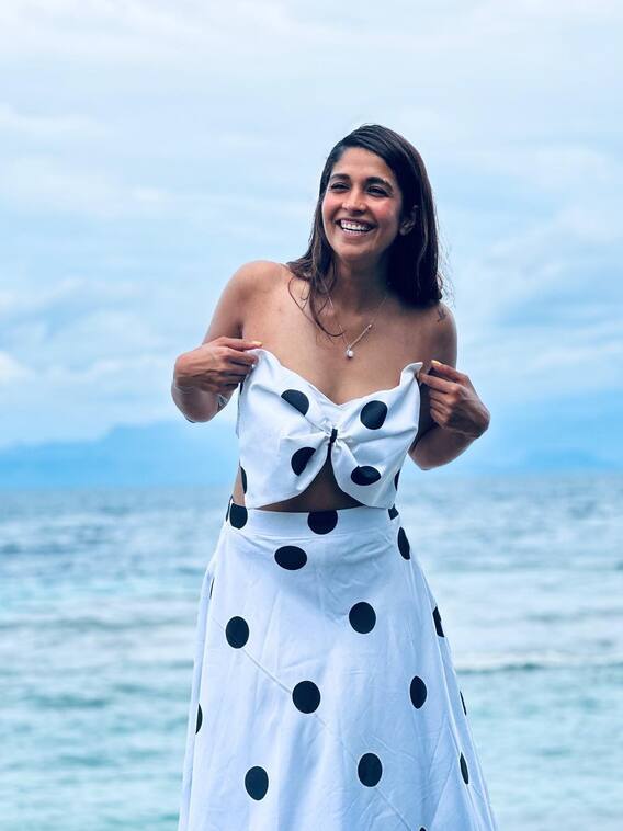 हरलीन सेठी के बीच लुक्स