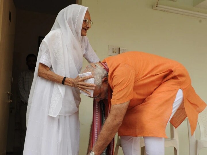 PM Modi Mother Heeraba: 'मां केवल शब्द नहीं...' हीराबेन मोदी के 100वें जन्मदिन पर PM मोदी ने लिखा था ये भावुक ब्लॉग
