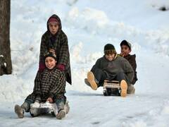 'धरती पर कहीं स्वर्ग है तो कश्मीर में है', बर्फबारी की ताजा तस्वीरें देखकर हो जाएगा यकीन