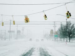 पश्चिम न्यूयॉर्क में लगभग 40 लोगों की मौत, बर्फ पिघलने पर मिल सकती हैं और लाशें, हालात बद से बदतर