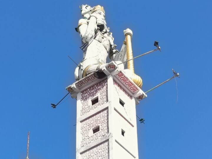 मंदिर निर्माण के बाद उसे संचालित करने वाली संस्था में किसी भी इंसान को शामिल नहीं किया गया है.इस संस्था का संचालन मंदिर में स्थापित देवी-देवता ही करते हैं.इस संस्था का संरक्षण भगवान श्री राम चंद्र द्वारा किया जाता है. वहीं भगवान हनुमान अध्यक्ष पद का दायित्व संभालते हैं.मंदिर की सुरक्षा की जिम्मेदारी यमराज को दी गई है.आलौकिक और दुर्लभ परिदृश्यों समाहित ये मंदिर अपने आप में दुर्लभ है.यहां प्रतिदिन सैकड़ों भक्त दर्शन लाभ लेने के लिए आते हैं.