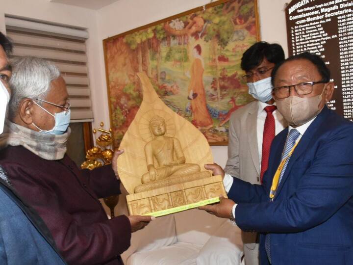 गया पहुंचने के बाद सीएम नीतीश कुमार ने महाबोधि मंदिर में पूजा-अर्चना भी की. कार्यक्रम को लेकर कड़ी सुरक्षा व्यवस्था की गई थी.