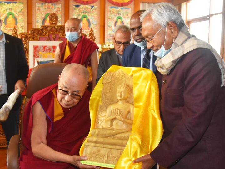 गया में पहुंचे बिहार सीएम नीतीश कुमार ने कहा कि वैशाली में बुद्ध सम्यक संग्रहालय के उद्घाटन को लेकर दलाई लामा से बात हुई है क्योंकि काफी पुराना संबंध रहा है.
