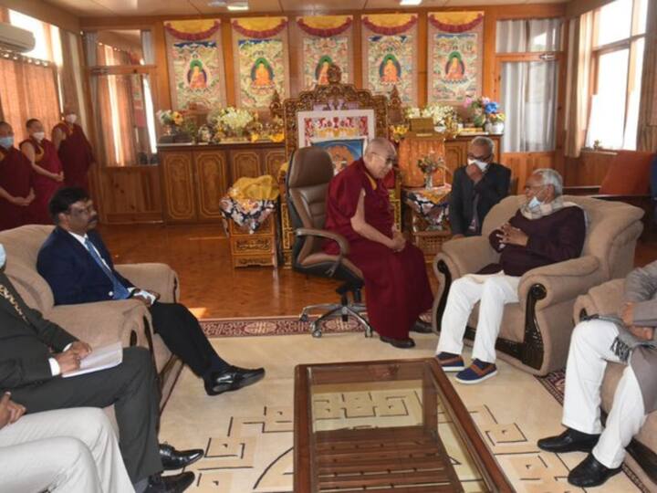 After the meeting, Nitish Kumar visited the Maha Bodhi temple, situated at the site where Lord Buddha is said to have attained Enlightenment. Kumar offered prayers and spent some time close to the Bodhi tree.  (Source: @NetTibet)