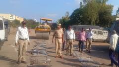 PHOTO: फटाका सायलेंसरवर पोलिसांनी फिरवले रोडरोलर