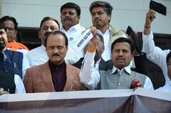 In Pics : महाराष्ट्राचे एकच म्हणणे... द्या हाकलून हे बुजगावणे... घोषणांनी दणाणला विधानभवन परिसर