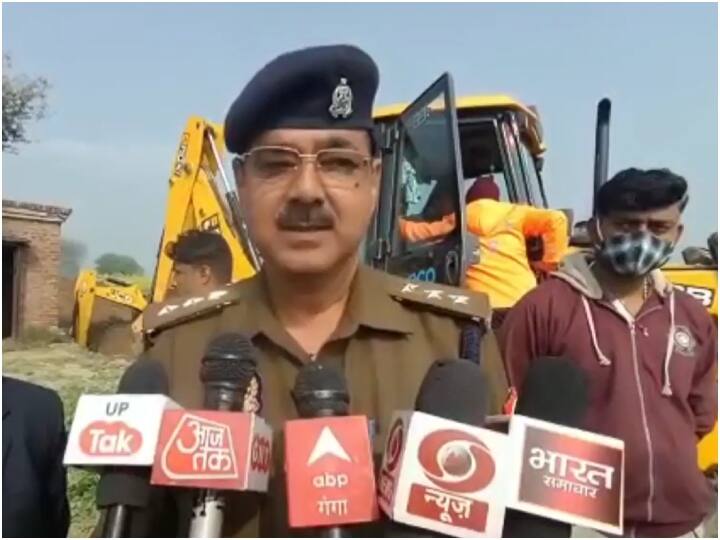 Banda News: बांदा में बोरवेल में गिरा किसान, अब SDRF ने संभाला मोर्चा, 24 घंटे खिंच सकता है रेस्क्यू ऑपरेशन banda farmer fell into borewell sdrf begins rescue operation ann Banda News: बांदा में बोरवेल में गिरा किसान, अब SDRF ने संभाला मोर्चा, 24 घंटे खिंच सकता है रेस्क्यू ऑपरेशन