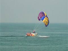 PHOTO : तळकोकणातील समुद्रकिनारे हाऊसफुल्ल, देश-विदेशी पर्यटकांची गर्दी