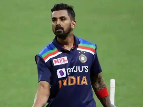 અહીં પાંચમા સ્થાન માટે કેએલ રાહુલનો નંબર આવે છે, રાહુલે શ્રીલંકા વિરુદ્ધ 9 ટી20 મેચોમાં 37.62 ની એવરેજ 139.35 ની સ્ટ્રાઇક રેટથી 301 રન બનાવ્યા છે.