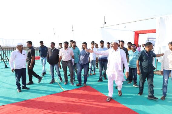 Photo News: 'वादग्रस्त' ठरलेल्या सिल्लोड कृषी महोत्सवाच्या कामाला सुरुवात