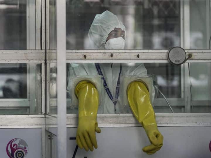 चीन में आने वाली है संक्रमण की सुनामी, 13 जनवरी को कोरोना की पहली पीक संभव, एक्सपर्ट्स का दावा