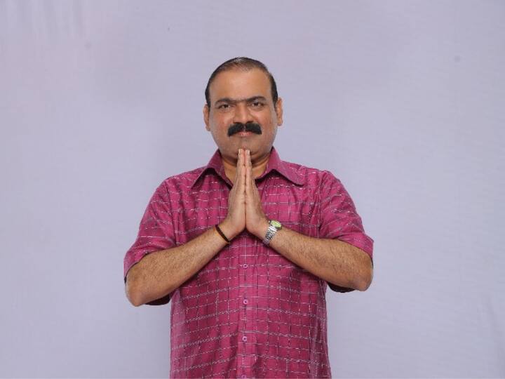 आजवरच्या सिनेमांमध्ये आपण पाहत आलेला मकरंद अनासपुरे यांचा विशेष अंदाज आपल्याला 'पोस्ट ऑफीस उघडं आहे' या मालिकेतून पाहायला मिळेल.