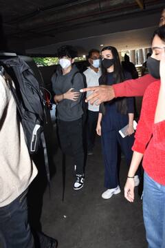 Hrithik Roshan Airport Look: गर्लफ्रेंड सबा आजाद और बेटों के साथ वेकेशन से वापस लौटे ऋतिक रोशन, स्टाइलिश लुक में हुए स्पॉट