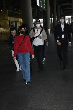 Hrithik Roshan Airport Look: गर्लफ्रेंड सबा आजाद और बेटों के साथ वेकेशन से वापस लौटे ऋतिक रोशन, स्टाइलिश लुक में हुए स्पॉट