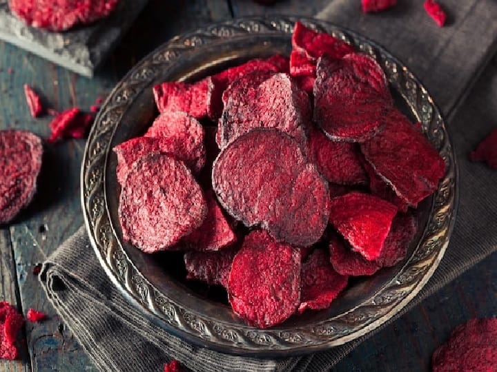 Beetroot Chips Recipe Not only salad beetroot chips are also very beneficial for the body learn how to make it here Beetroot Chips Recipe: सलाद ही नहीं चुकंदर के चिप्स भी हैं शरीर के लिए बेहद फायदेमंद, बनाने का तरीका यहां सीख लीजिए