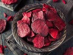 Beetroot Chips Recipe: सलाद ही नहीं चुकंदर के चिप्स भी हैं शरीर के लिए बेहद फायदेमंद, बनाने का तरीका यहां सीख लीजिए