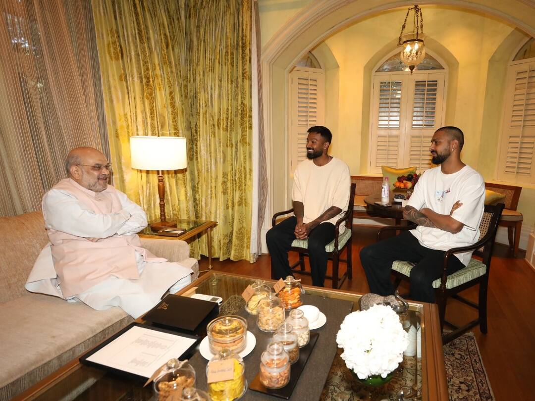 Hardik Pandya meets Amit Shah with brother Krunal, shares pics on Social Media Pandya Brothers meets Amit Shah: அமித்ஷாவைச் சந்தித்த பாண்டயா பிரதர்ஸ்; காரணம் என்ன..?