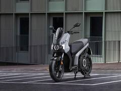 SEAT Mo 50 Electric Scooter लॉन्च, जाणून घ्या किंमत आणि फीचर्स
