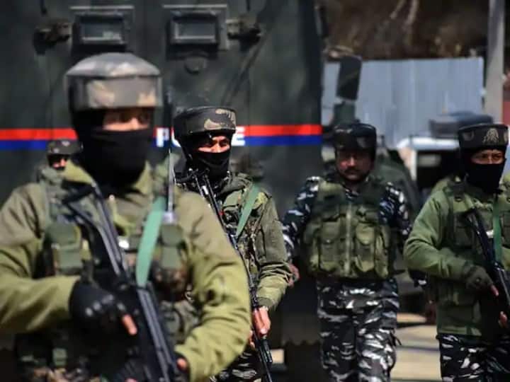Jammu Kashmir Terror Attack CRPF will send additional 18 companies to Jammu and Kashmir जम्मू-कश्मीर के दो जिलों में CRPF के 1800 अतिरिक्त जवानों की होगी तैनाती, केंद्र का फैसला