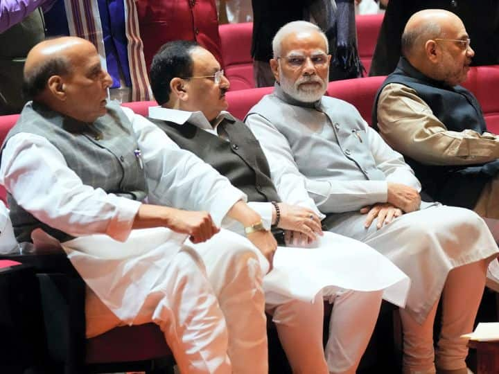 prime minister narendra modi cabinet reshuffle and expansion before Budget 2023 Modi Cabinet Reshuffle: बजट 2023 से पहले हो सकता है मोदी कैबिनेट का विस्तार, बड़े फेरबदल की उम्मीद- नए चेहरों को मिल सकती है जगह