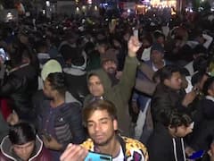 LIVE: मनाली में नए साल के जश्न में झूम उठे लोग, न्यू-ईयर पार्टी को लेकर प्रज्ञा ठाकुर ने दी ये नसीहत