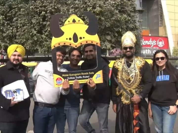 इस अभियान के दौरान खास तौर पर ड्रंक एंड ड्राइव, सीट बेल्ट लगाकार न चलने वाले और रेड लाइट जम्प करने वालों को समझाया गया कि इन्ही कारणों की वजह से अधिकांश भीषण दुर्घटनाएं होती हैं और लोग हादसों में अपनी जान गवां बैठते हैं. साइबर सिटी की ट्रैफिक पुलिस इस यमराज के जरिए लोगों को ये सदेंश देती नजर जा रही है कि सुरक्षित चलते हुए नियमों का पालन करें, जिससे आपका वास्ता यमराज से न पड़े.