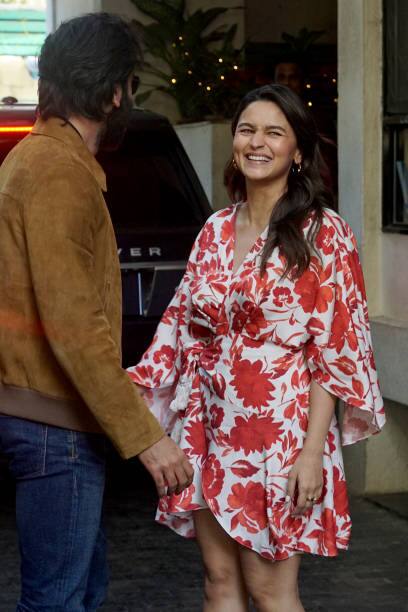 आलिया भट्ट : बॉलीवुड एक्ट्रेस आलिया भट्ट की हॉलीवुड में चर्चा हो रही है, जानिए कैसे? आलिया भट्ट : बॉलीवुड एक्ट्रेस आलिया भट्ट की हॉलीवुड में चर्चा हो रही है, जानिए कैसे?