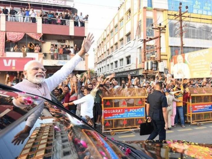 ये तस्वीर गुजरात विधानसभा चुनाव के दौरान की है. जब पीएम मोदी का एक लंबा काफिला निकला था.