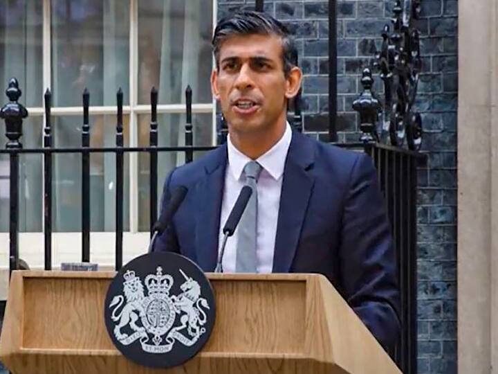 Britain Prime Minister Rishi Sunak apologises for removing car seat belt Rishi Sunak Apologises: ब्रिटेन के प्रधानमंत्री ऋषि सुनक ने कार की सीट बेल्ट हटाने पर मांगी लोगों से माफी, ये है पूरा मामला