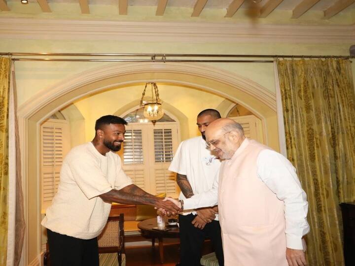 Hardik And Krunal Pandya Met home minster Amit Shah before new year see pics न्यू ईयर से ठीक पहले हार्दिक और क्रणाल पांड्या ने गृहमंत्री अमित शाह से की मुलाकात, देखें तस्वीरें