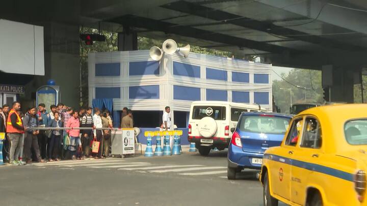 পাহাড়, সমুদ্র থেকে মরুভূমি। বর্ষবরণের আনন্দে মেতেছে গোটা রাজ্য। ইতিমধ্যেই নিকোপার্ক, পার্কস্ট্রিট-সহ গোটা কলকাতা।