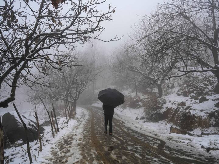 Weather Update: साल के आखिरी दिन पड़ेगी कड़ाके की ठंड, दिल्ली समेत पूरे उत्तर भारत में शीतलहर का प्रकोप, पहाड़ी राज्यों में बर्फबारी