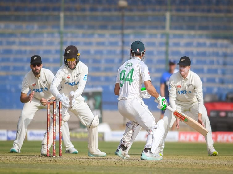 PAK vs NZ 1st Test: Pakistan Vs Newzealand 1st Test Was Drawn Due To Bad Light పాక్ ను కాపాడిన ప్రకృతి- న్యూజిలాండ్ తో తొలి టెస్ట్ డ్రా