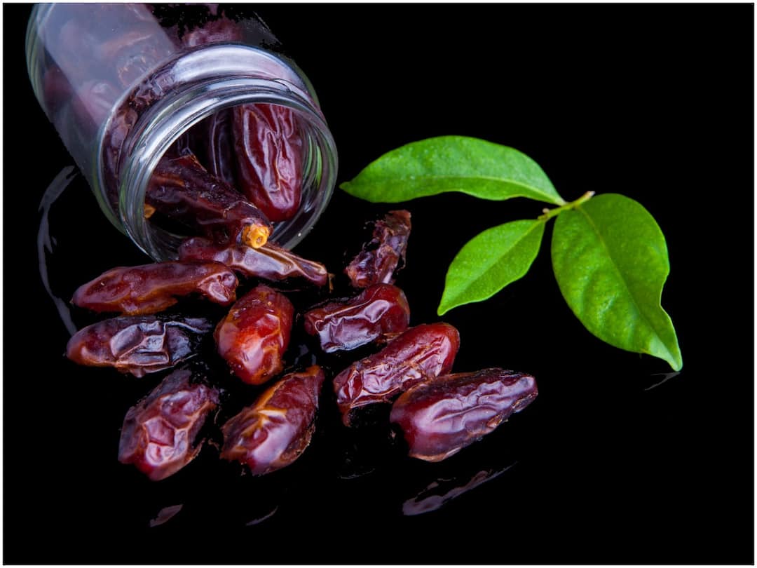 Eating Dates Or Soaked Khajoor Unbelievable Health Benefits Dates Benefits: మందు తాగిన తర్వాత హ్యాంగోవర్ తగ్గాలంటే నానబెట్టిన వీటిని తినేయండి