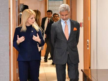 S Jaishankar: 'आतंकवाद को हथियार बनाकर भारत को बातचीत की मेज पर बैठाया नहीं जा सकता', एस जयशंकर की पाकिस्तान को दो टूक S Jaishankar: 'आतंकवाद को हथियार बनाकर भारत को बातचीत की मेज पर बैठाया नहीं जा सकता', एस जयशंकर की पाकिस्तान को दो टूक