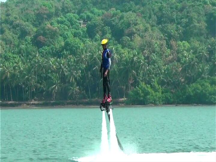 konkan Sindhudurg  fly boarding : फ्लाय बोर्डिंगसाठी आता परदेशात जाण्याची गरज नाही! आपल्या कोकणात झालीय सोय, पर्यटकांची तुफान गर्दी