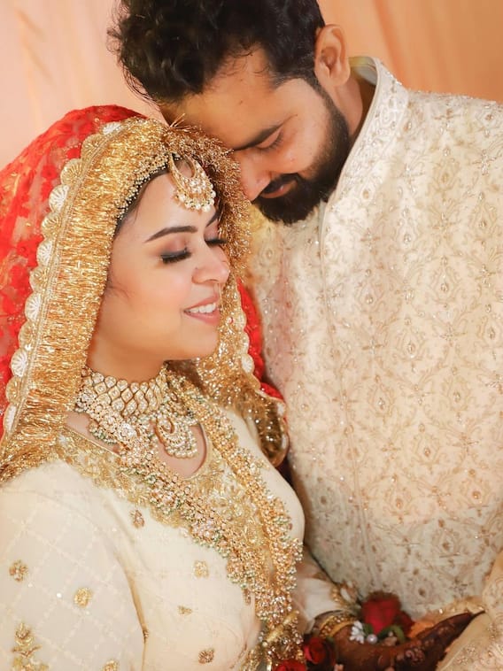 कौन है सबा इब्राहिम के पति खालिद?